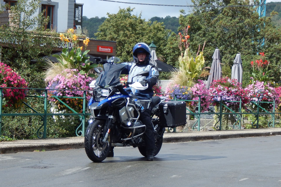 Motorrijbewijspoint Groningen examengarantie AVB en AVD